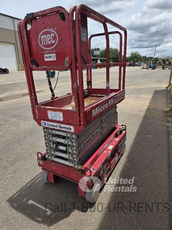 2018 MEC MICRO 19 Scissor Lift
