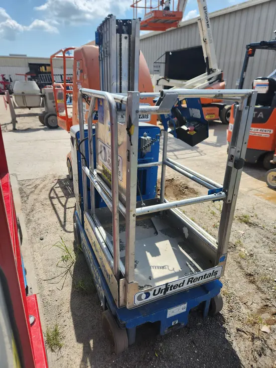2018 Genie GR-20 Self-Propelled One-Person Lift