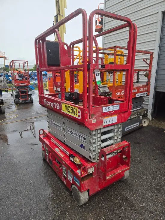 2019 MEC MICRO 19 Scissor Lift