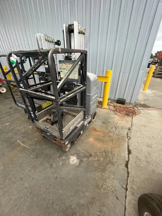 2016 JLG 20MVL Self-Propelled One-Person Lift