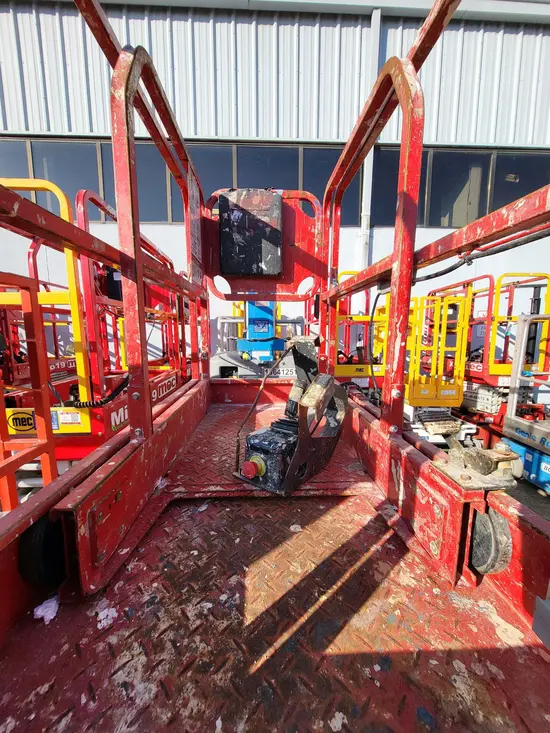 2019 MEC MICRO 19 Scissor Lift