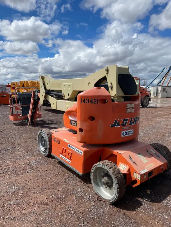 2014 JLG E400AJPN Articulating Boom Lift