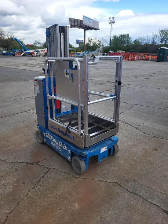 2016 Genie GR-20 Self-Propelled One-Person Lift