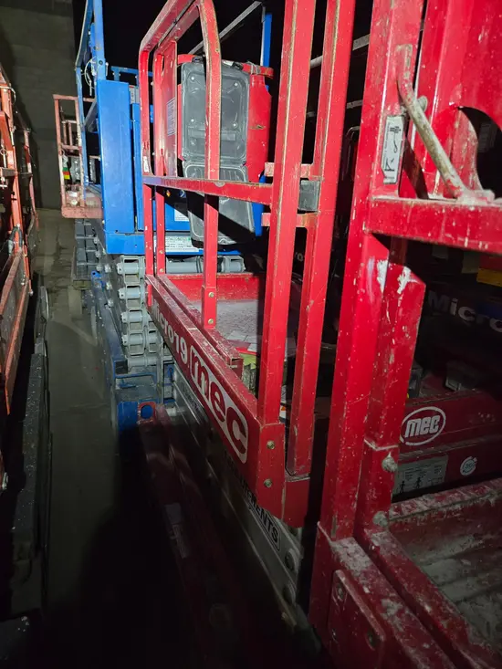 2019 MEC MICRO 19 Scissor Lift