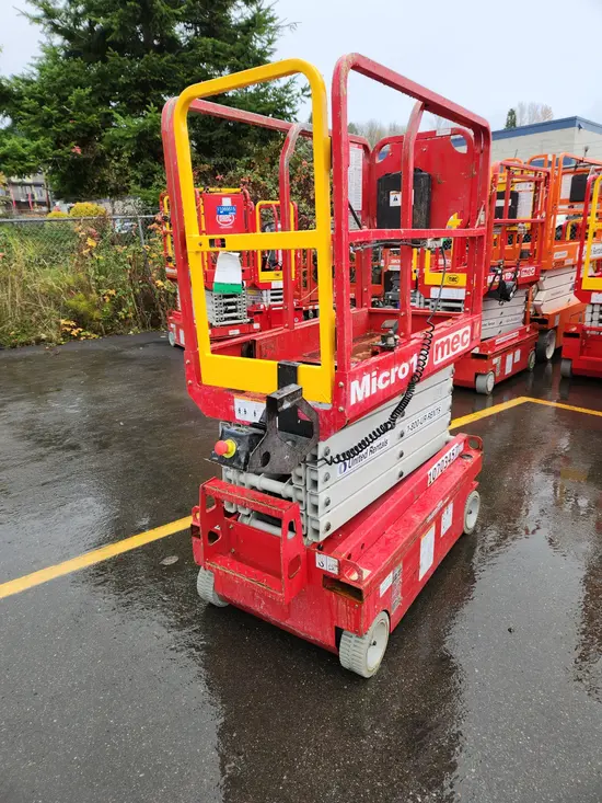 2017 MEC MICRO 19 Scissor Lift