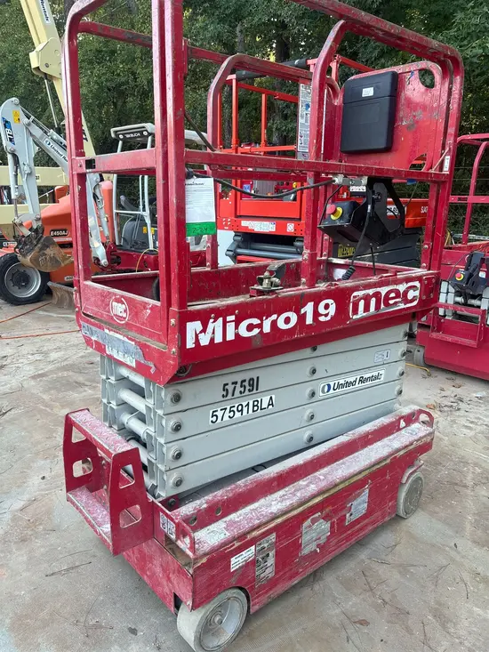 2018 MEC MICRO 19 Scissor Lift