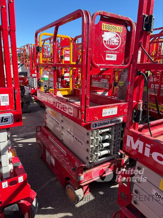 2018 MEC MICRO 19 Scissor Lift