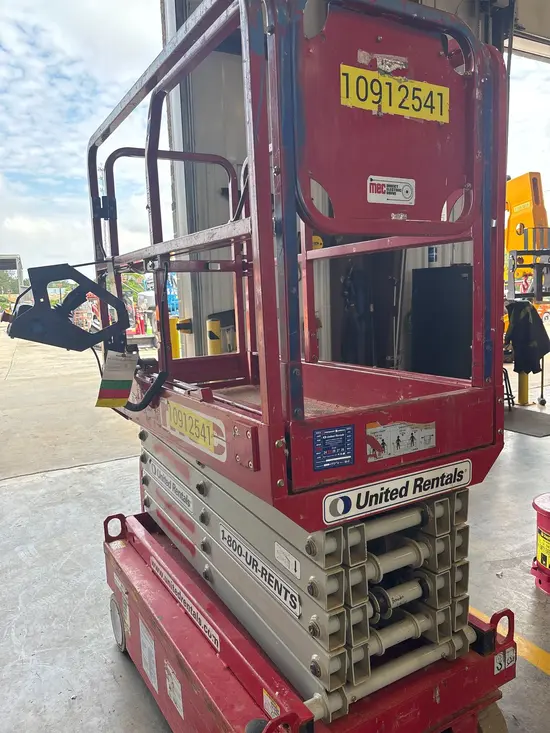 2019 MEC MICRO 19 Scissor Lift