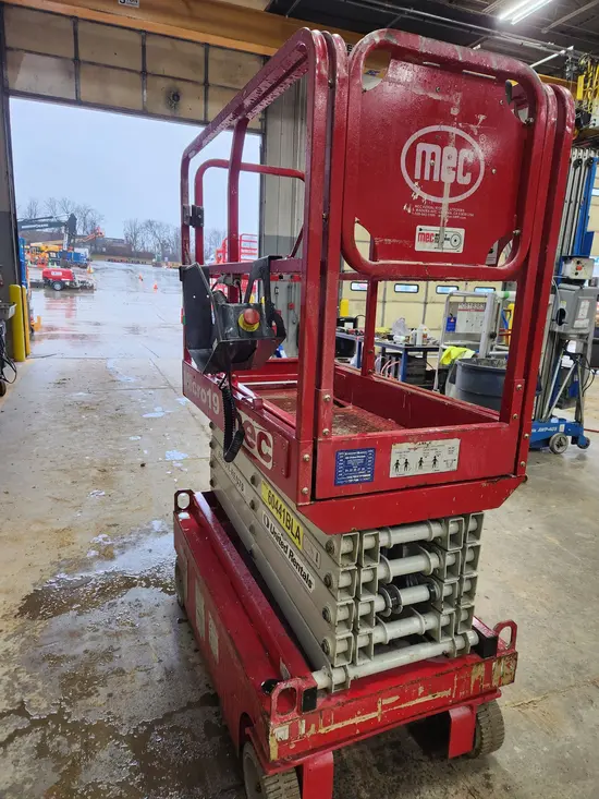 2018 MEC MICRO 19 Scissor Lift