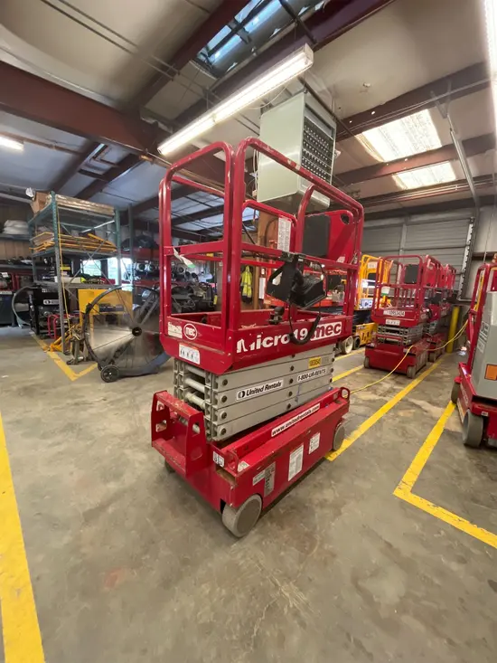 2018 MEC MICRO 19 Scissor Lift