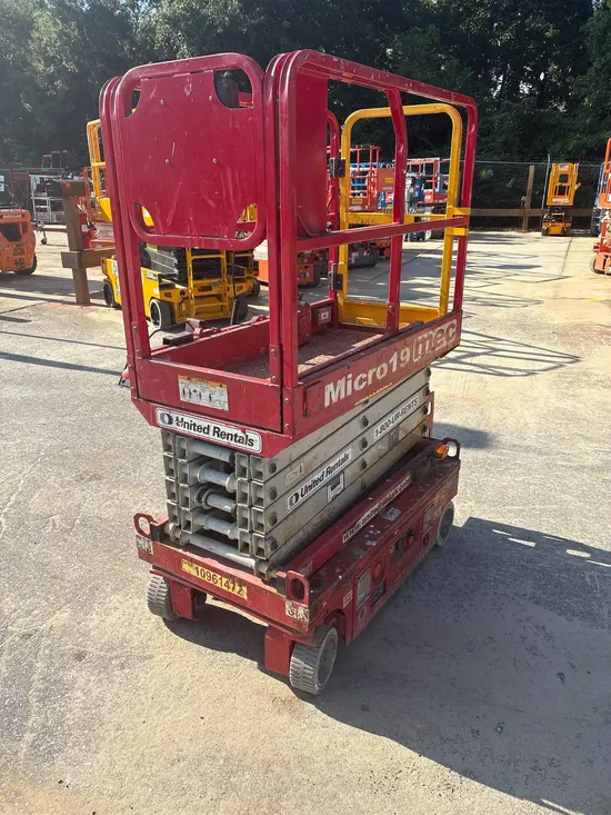 2019 MEC MICRO 19 Scissor Lift