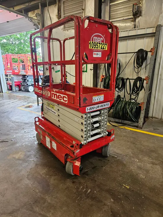 2019 MEC MICRO 19 Scissor Lift