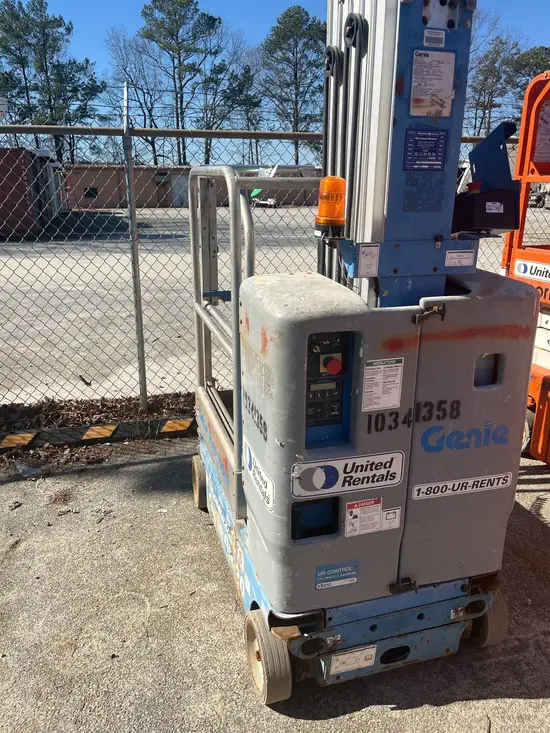 2015 Genie GR-20 Self-Propelled One-Person Lift