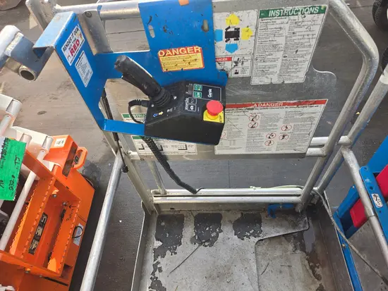 2018 Genie GR-20 Self-Propelled One-Person Lift