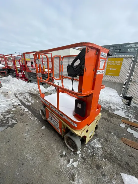 2016 JLG 1230ES Self-Propelled One-Person Lift