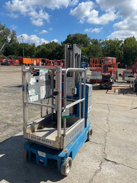 2016 Genie GR-20 Self-Propelled One-Person Lift
