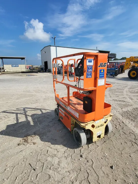 2016 JLG 1230ES Self-Propelled One-Person Lift
