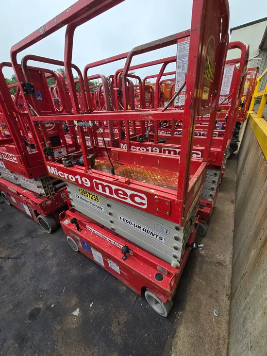 2019 MEC MICRO 19 Scissor Lift