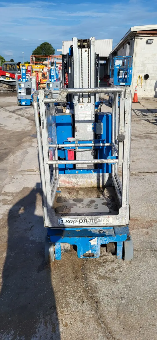 2016 Genie GR-20 Self-Propelled One-Person Lift