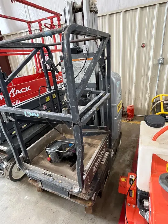 2017 JLG 20MVL Self-Propelled One-Person Lift