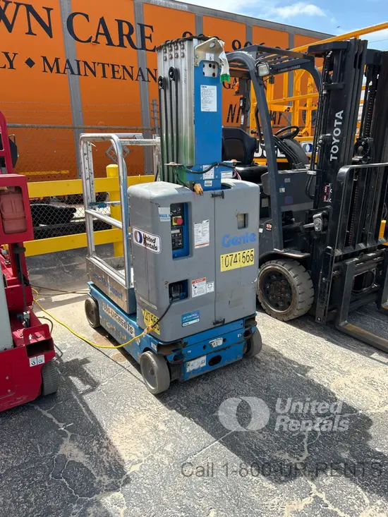 2018 Genie GR-20 Self-Propelled One-Person Lift