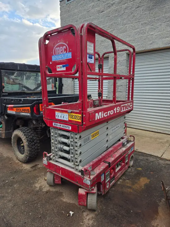 2018 MEC MICRO 19 Scissor Lift
