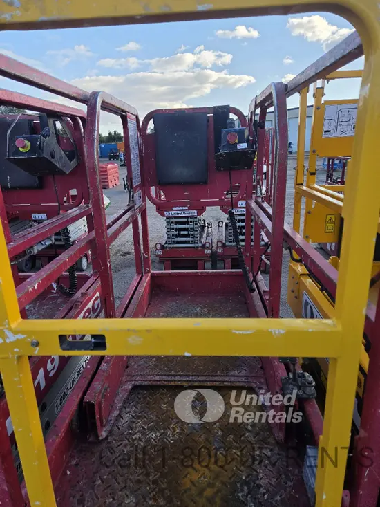 2018 MEC MICRO 19 Scissor Lift