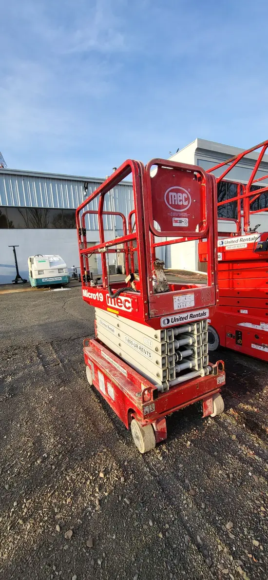 2018 MEC MICRO 19 Scissor Lift