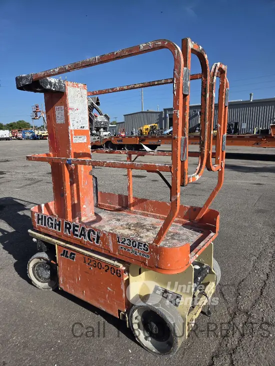 2017 JLG 1230ES Self-Propelled One-Person Lift