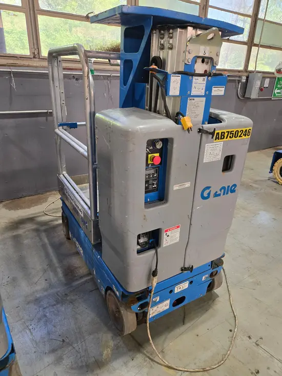 2019 Genie GR-12 Self-Propelled One-Person Lift