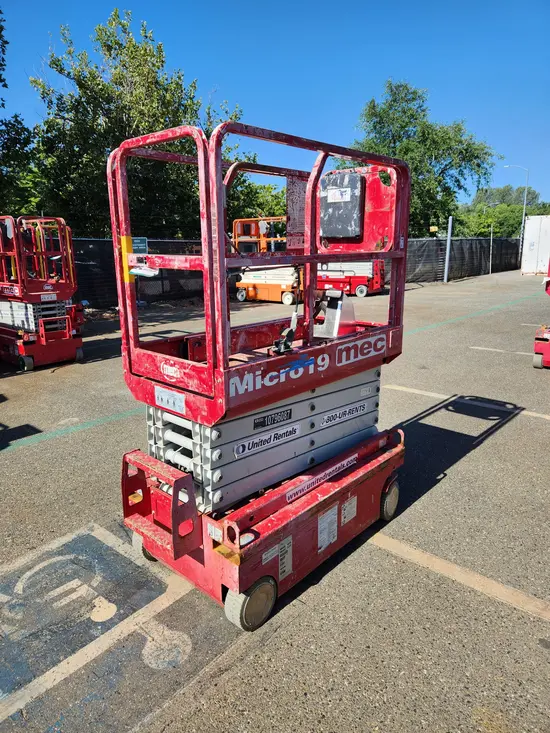 2018 MEC MICRO 19 Scissor Lift