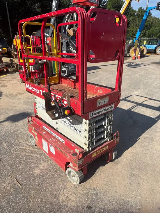 2019 MEC MICRO 19 Scissor Lift