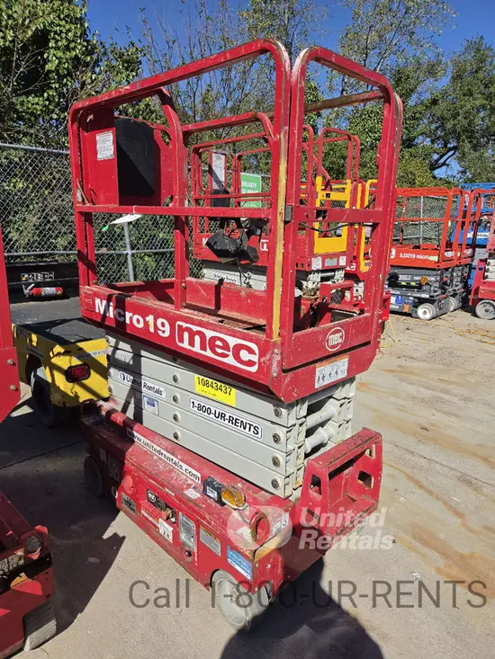 2018 MEC MICRO 19 Scissor Lift