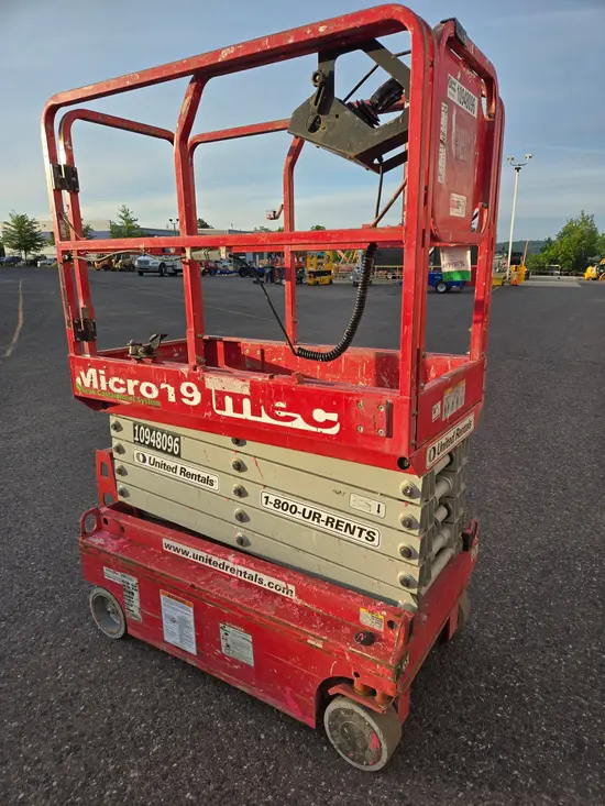 2019 MEC MICRO 19 Scissor Lift