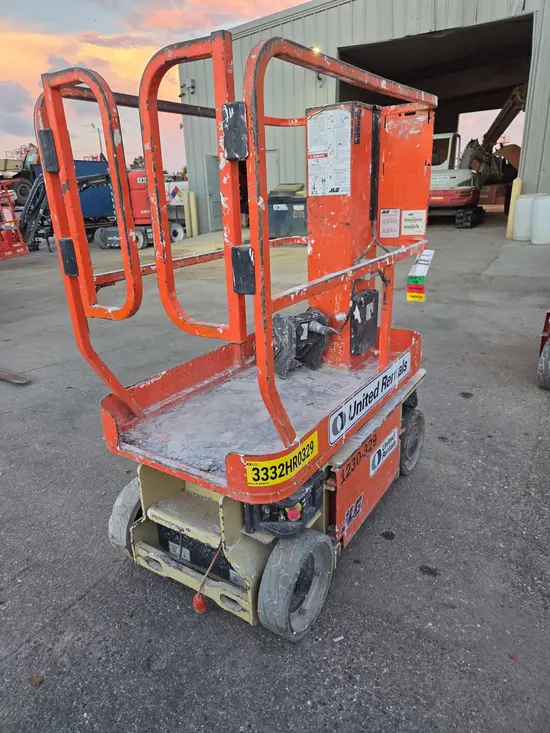 2019 JLG 1230ES Self-Propelled One-Person Lift