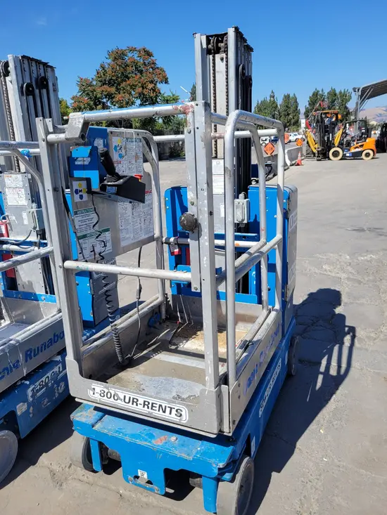 2016 Genie GR-20 Self-Propelled One-Person Lift