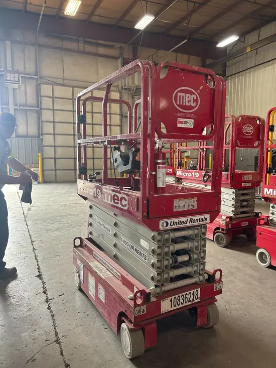 2018 MEC MICRO 19 Scissor Lift