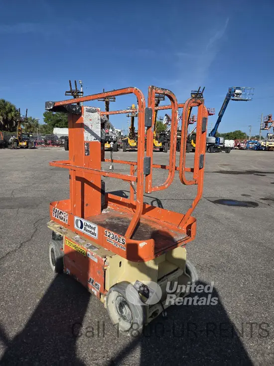 2017 JLG 1230ES Self-Propelled One-Person Lift