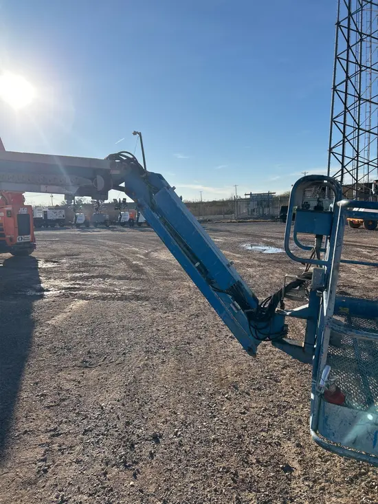 2016 Genie Z-62/40J Articulating Boom Lift