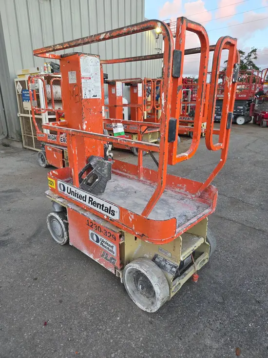 2019 JLG 1230ES Self-Propelled One-Person Lift