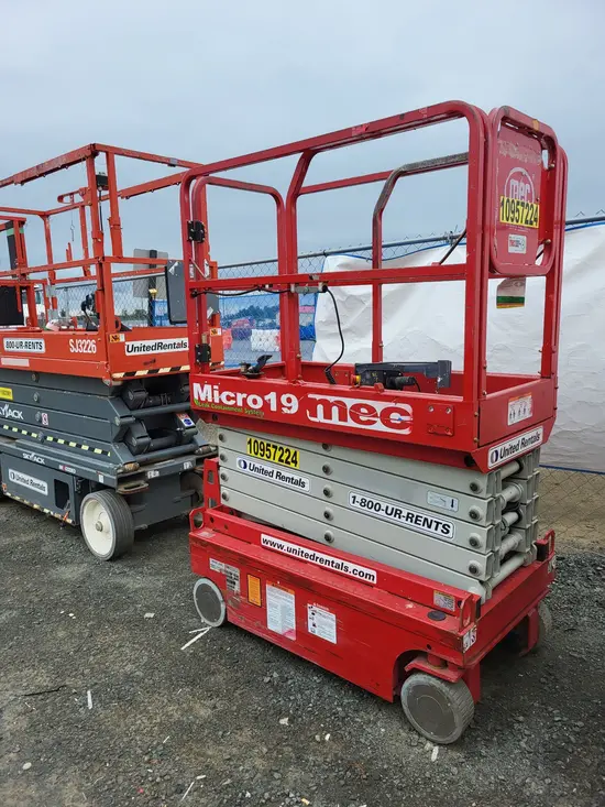 2019 MEC MICRO 19 Scissor Lift