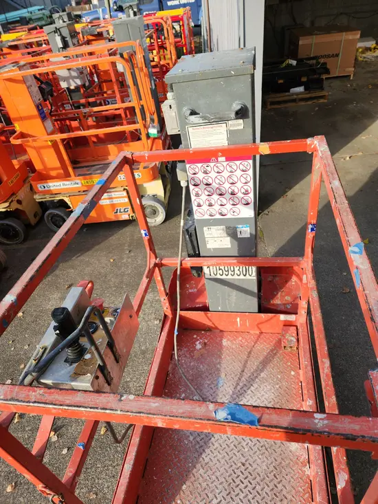 2017 Skyjack SJ16 Self-Propelled One-Person Lift