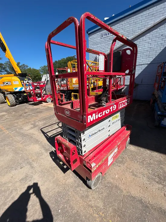 2018 MEC MICRO 19 Scissor Lift