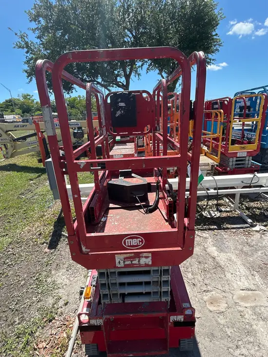 2019 MEC MICRO 19 Scissor Lift