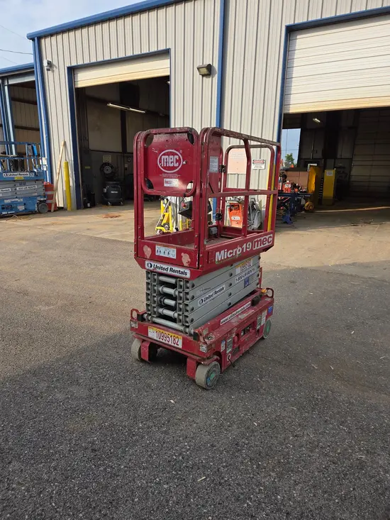 2019 MEC MICRO 19 Scissor Lift