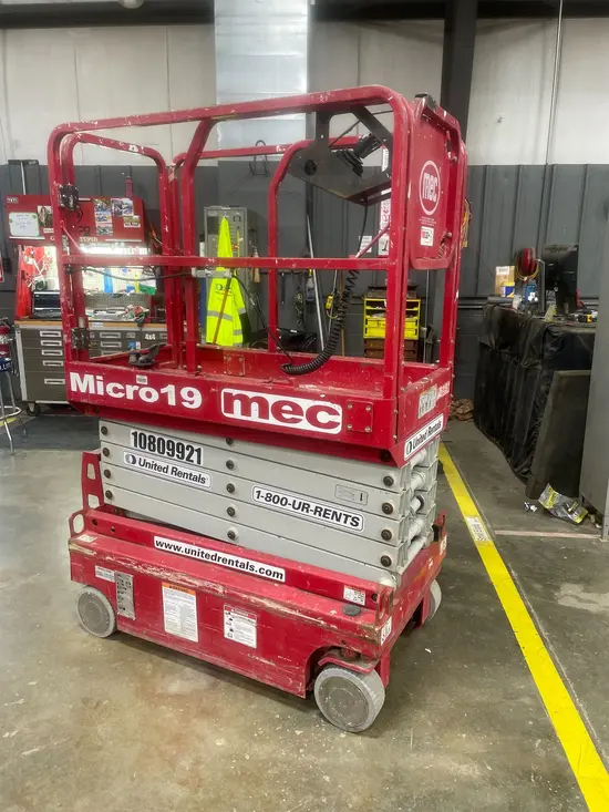 2018 MEC MICRO 19 Scissor Lift