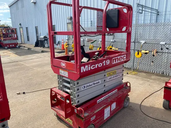 2018 MEC MICRO 19 Scissor Lift