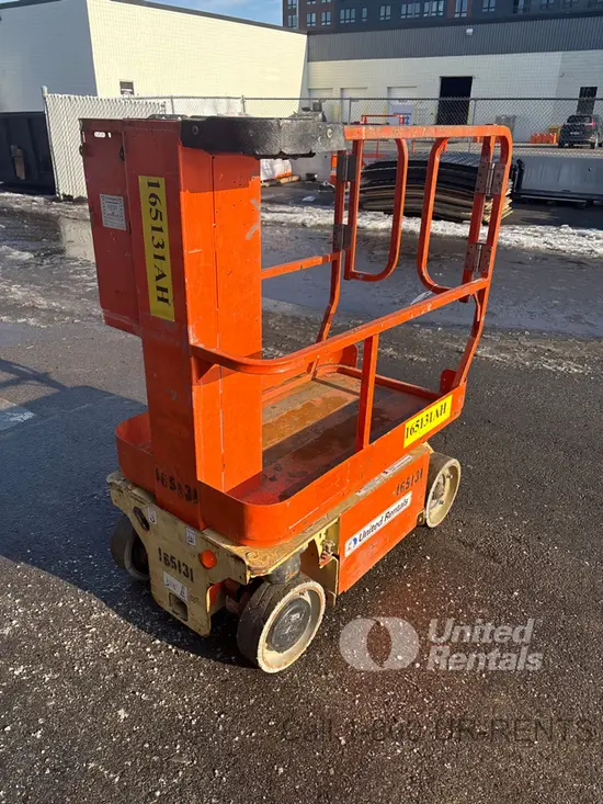 2016 JLG 1230ES Self-Propelled One-Person Lift