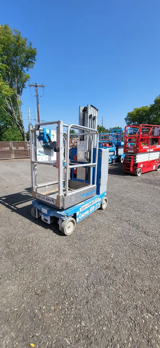 2018 Genie GR-20 Self-Propelled One-Person Lift