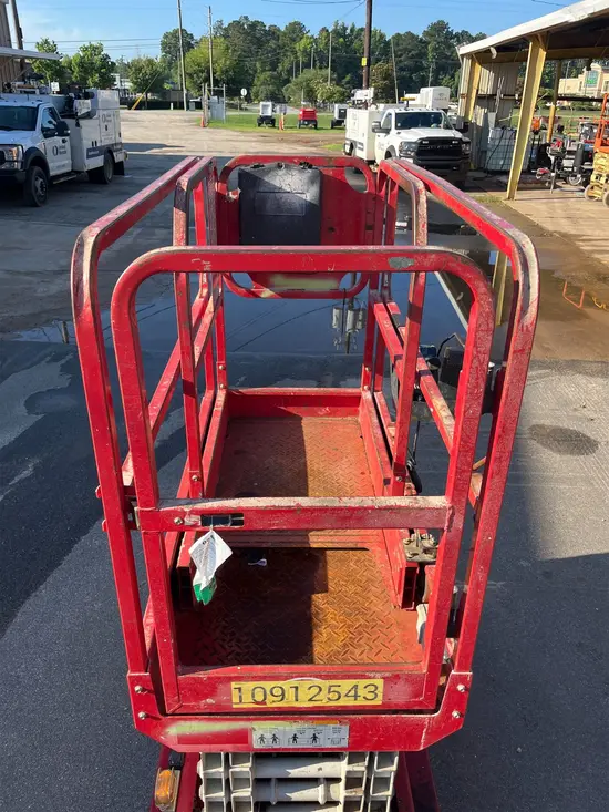 2019 MEC MICRO 19 Scissor Lift